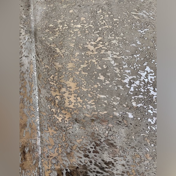 Authentic Metallic Silver Large Cowhide - Picture 4 of 7